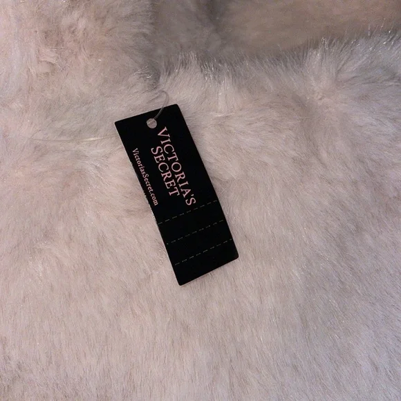 NWT Victoria’s Secret White Faux Fur Tote Bag. - Picture 9 of 9